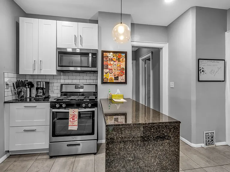 215 Maple St #LOWER — Photo 6