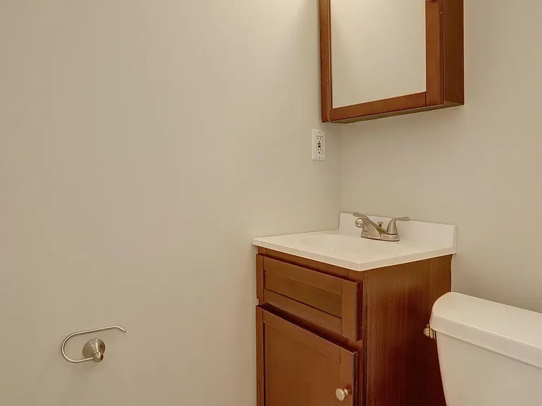 619 N Henry St — Photo 15