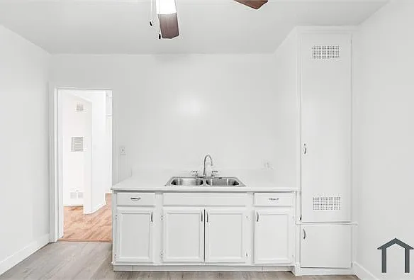6537 Woodley Ave — Photo 11