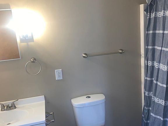 5th image of 1537 Longfellow Ct NE