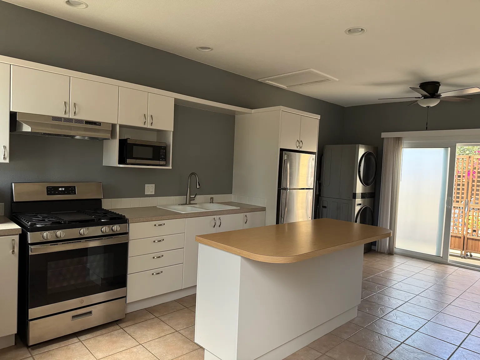 1277 Beryl St — Photo 3