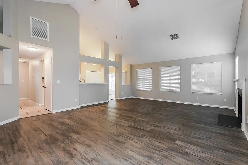3 bed, 2.0 bath, 1932 sqft, $3,880 — Photo 3