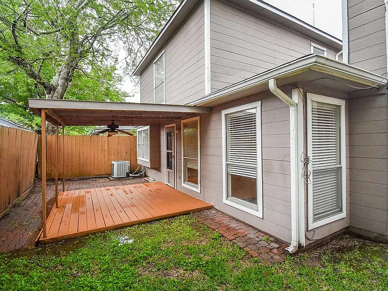 7822 Greenedge Dr — Photo 20