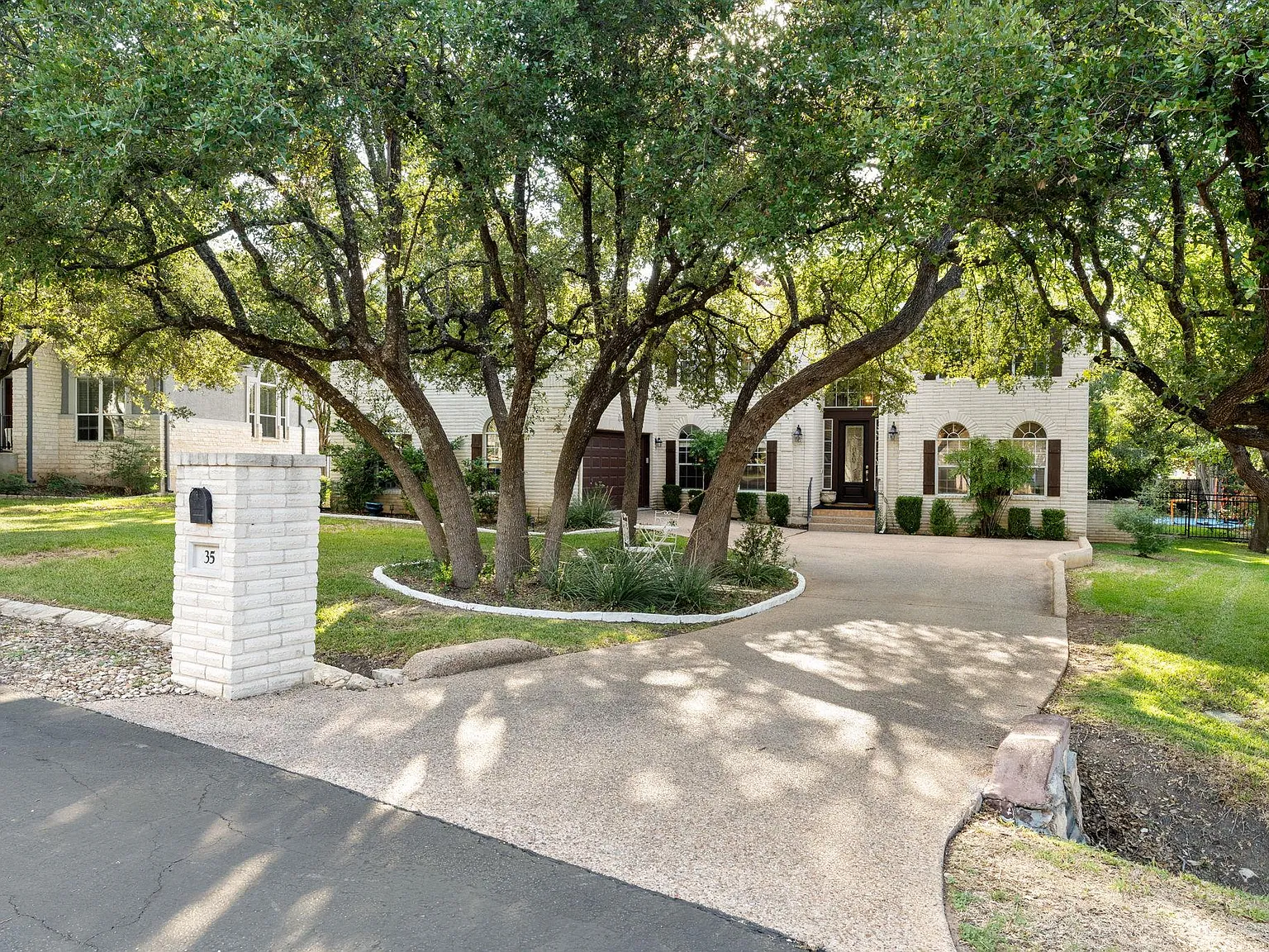 5 bed, 4.5 bath, 5061 sqft, $7,250 — Photo 4