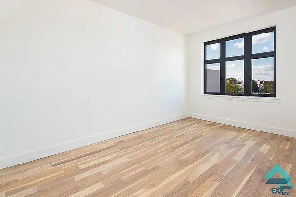 Rented by EXR | media 61