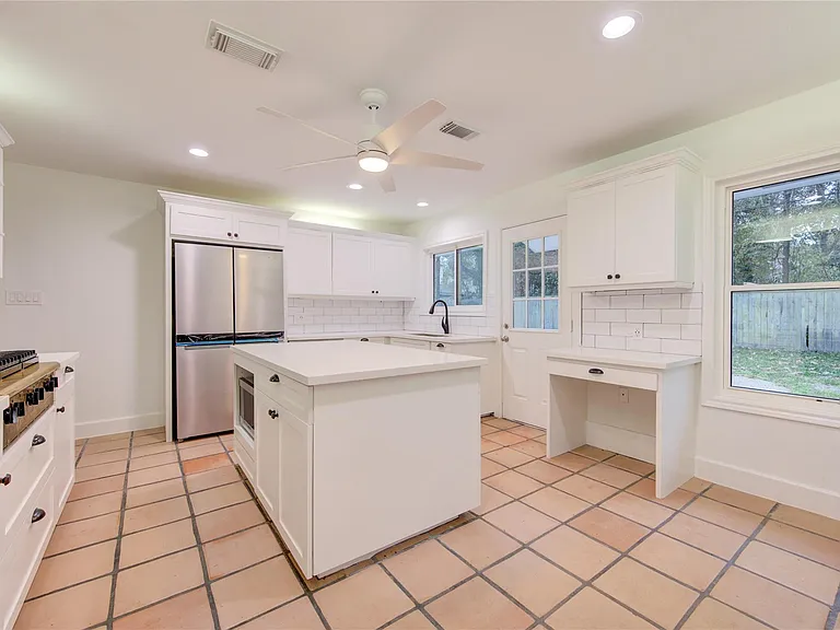 8439 Westview Dr — Photo 7
