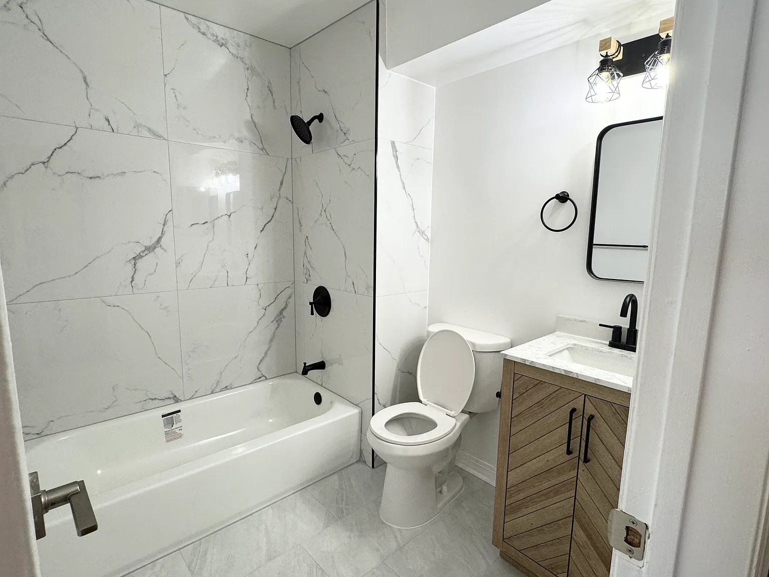2 bed, 1050 sqft, $2,990 — Photo 4
