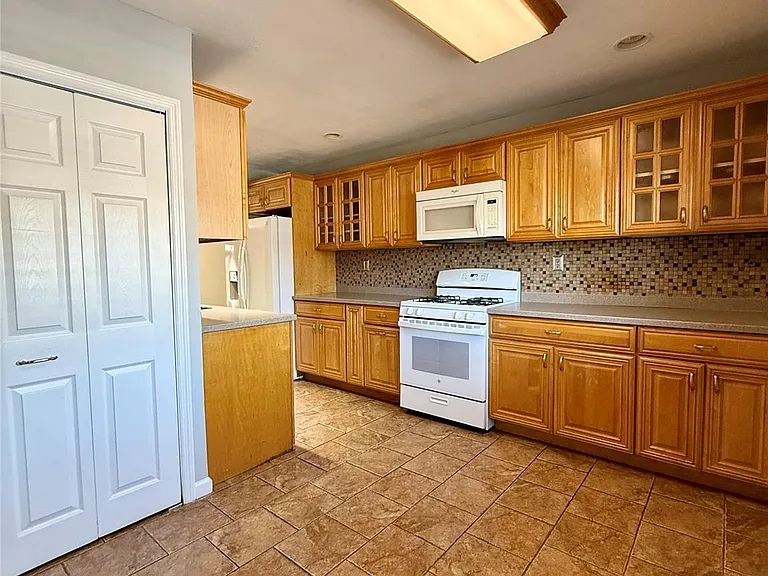 56 Coolidge St — Photo 4