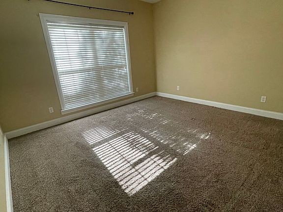 3rd image of 370 Cinder Hill Dr