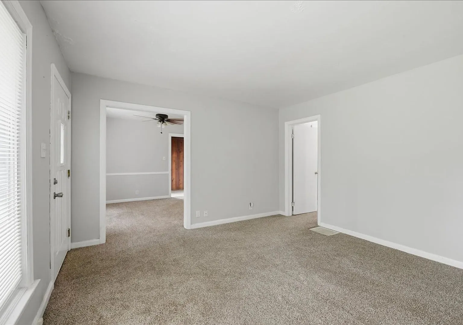 3436 N Lasalle St - $1,300.00/mo. — Photo 2