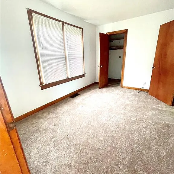 1911 Foster Dr — Photo 12