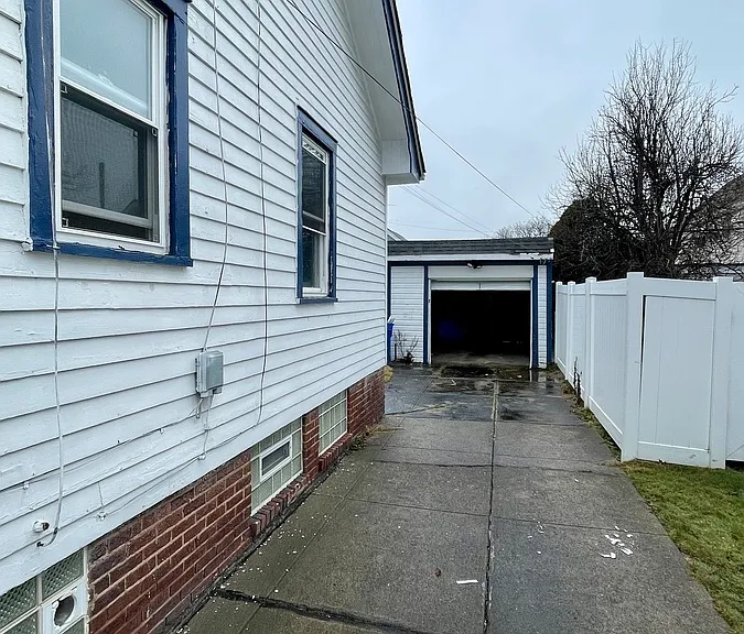 19411 Muskoka Ave — Photo 2