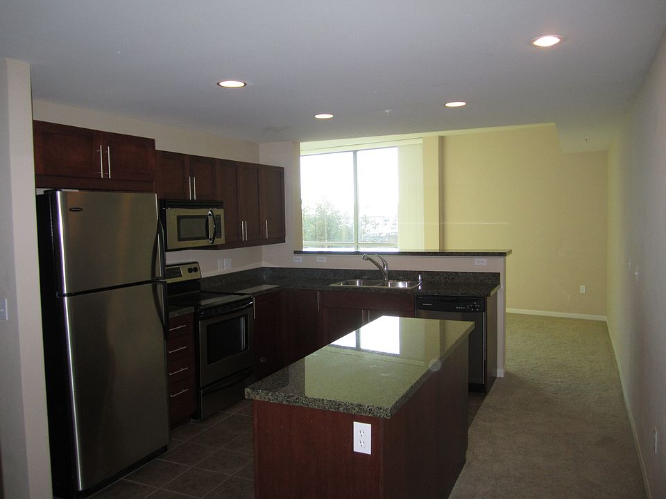 1st image of 253 10th Ave Unit 906