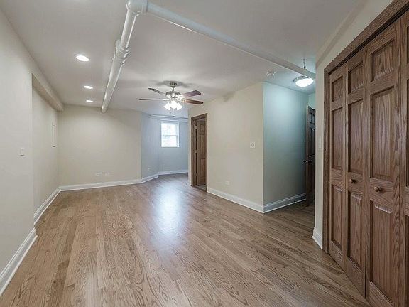 5th image of 2600 W Montrose Ave #2C
