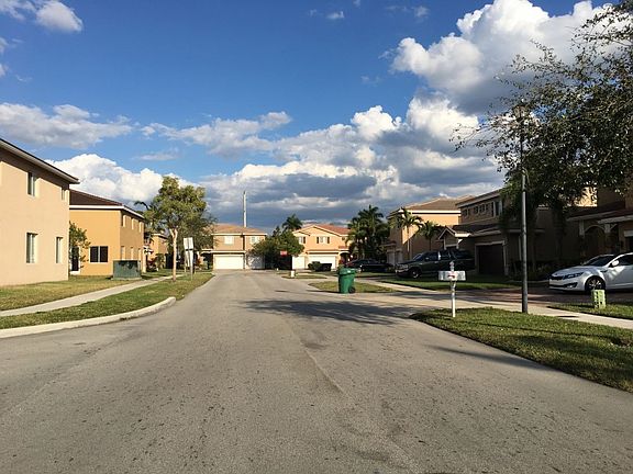 4th image of 742 NW 204th St