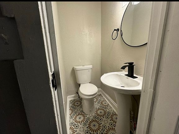 5th image of 99 Whitethorne Ave