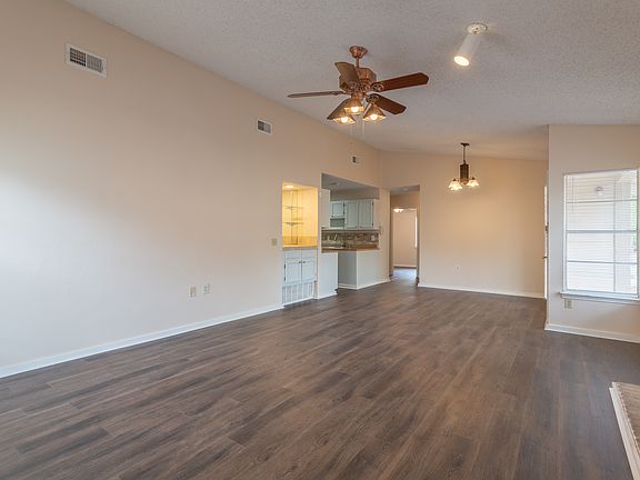 3rd image of 6203 Fox Creek St