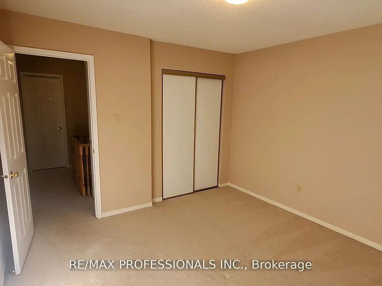 2545 Addingham Cres — Photo 25