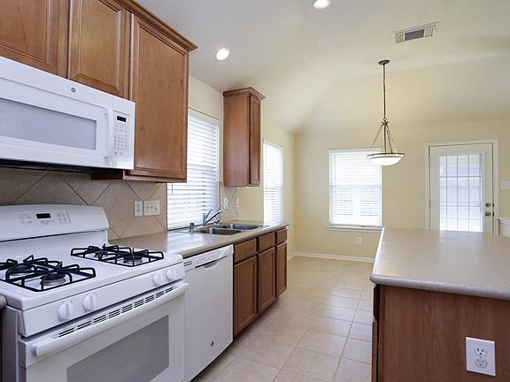 5th image of 2919 Emerald Brook Ln