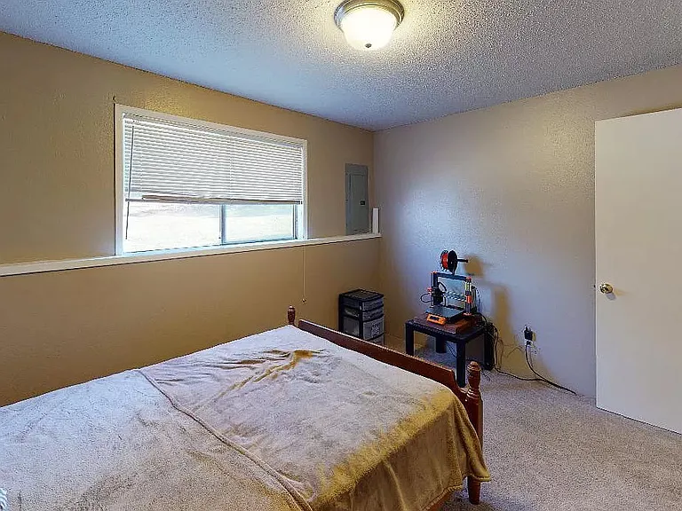 265 NW Yates St #A — Photo 6