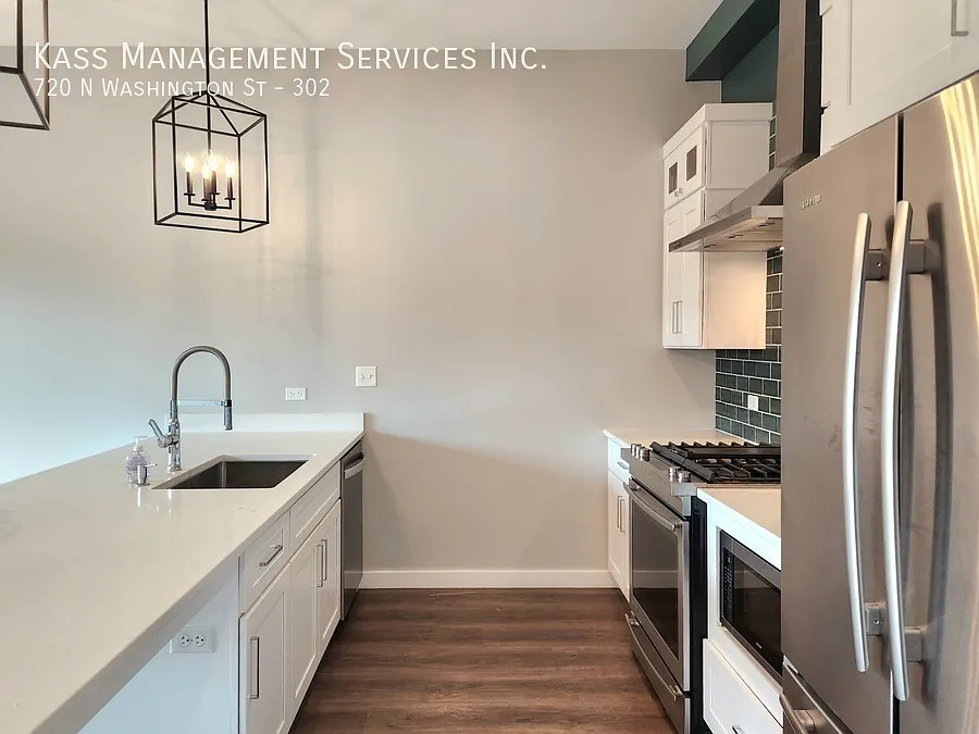 Spacious Naperville New Construction 2 bed / 1 bath with Custom Finishes, In-Unit W/D, Balcony an... — Photo 4