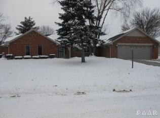 18 Cypress Point, Pekin, IL