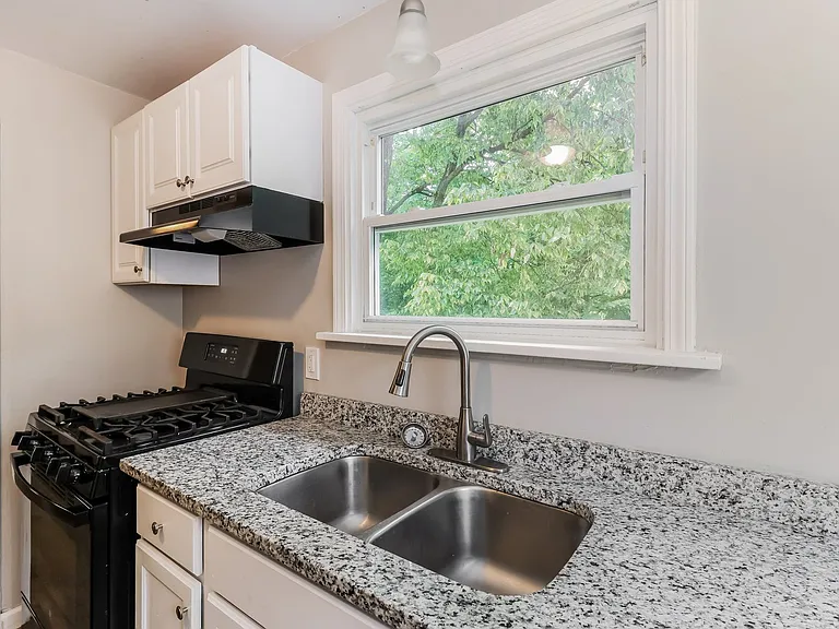 528464_022_kitchen_13109390.jpg