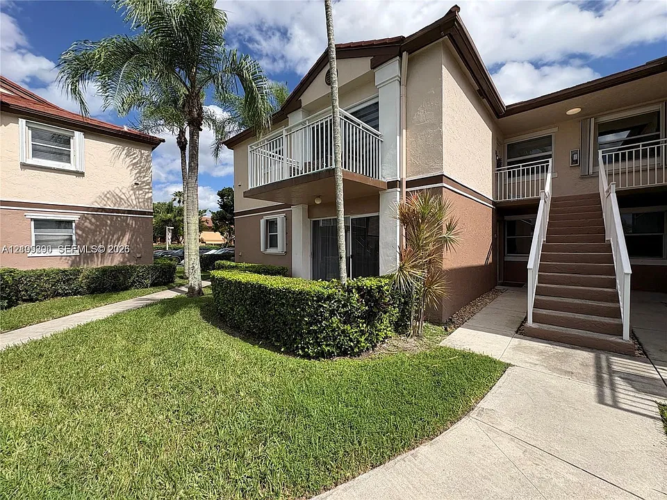 1226 SW 113th Ter #103