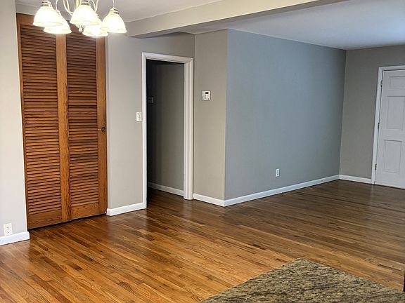 3rd image of 7 Loganberry Cir