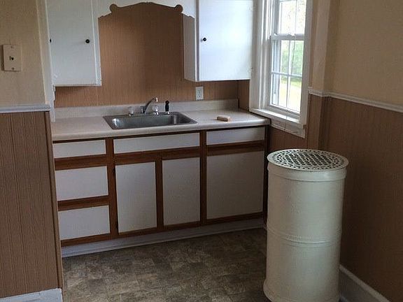 4th image of 823 Robert St S #1