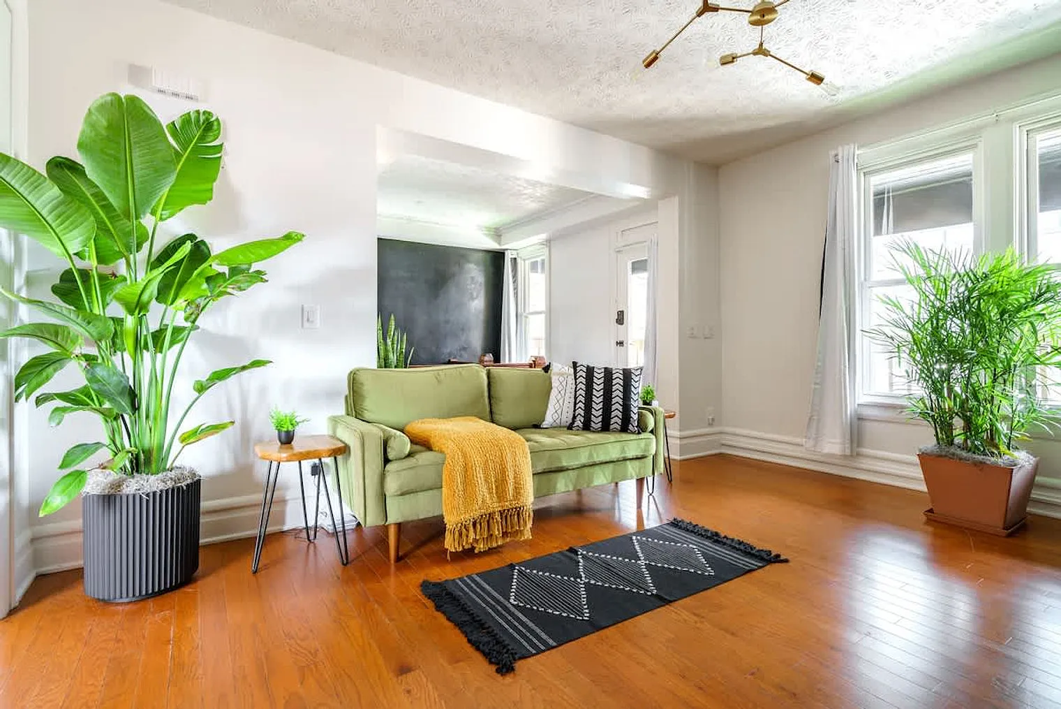 2 bed, 1.0 bath, 1194 sqft, $3,818 — Photo 1