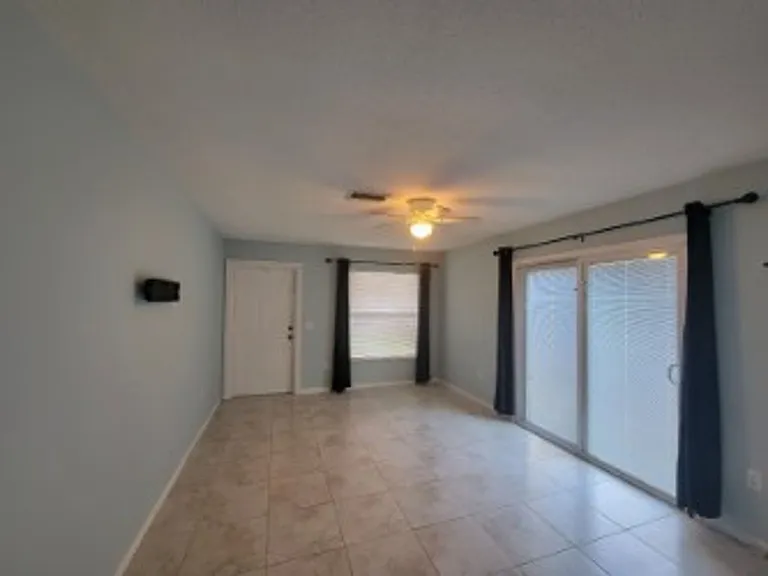GC1054 — Photo 2