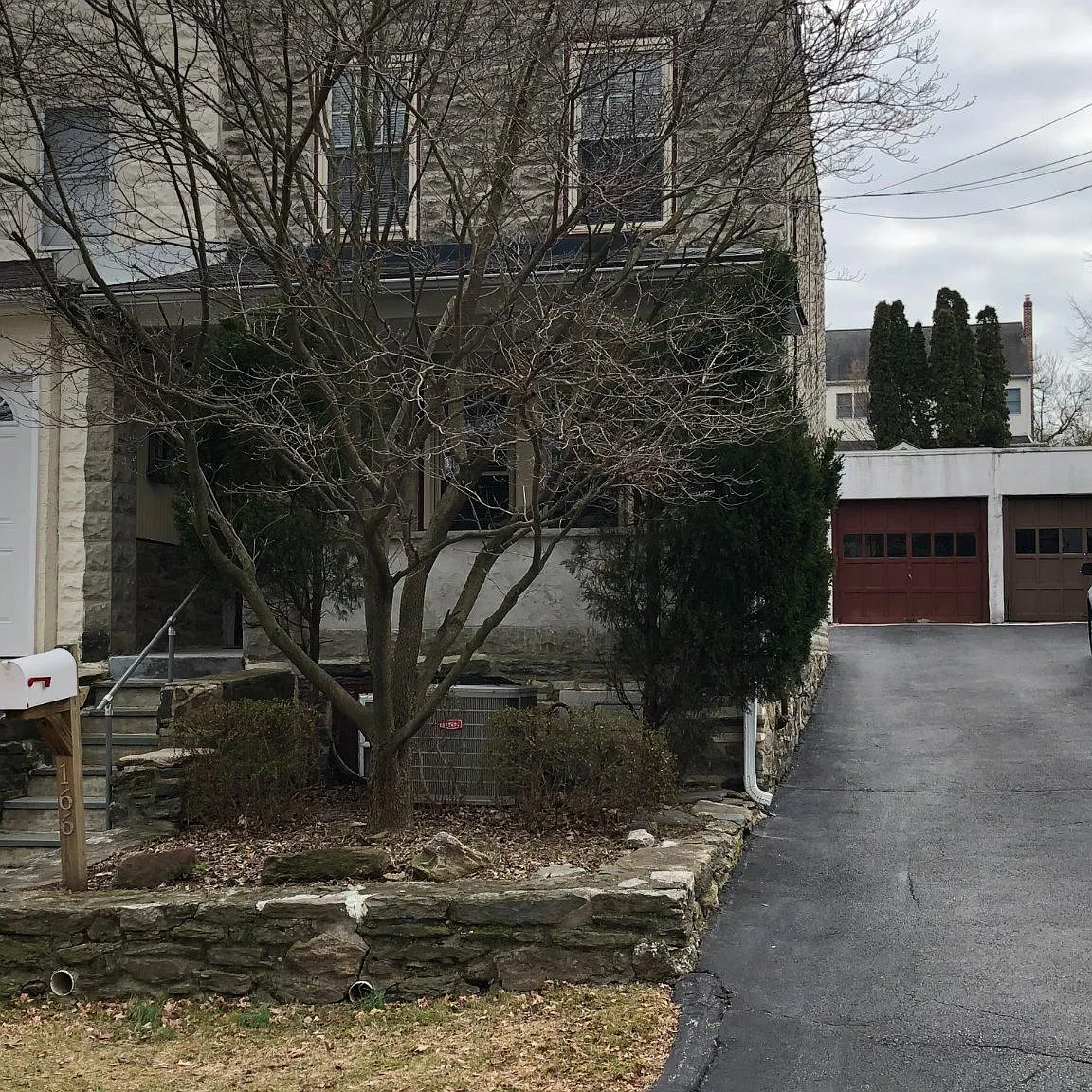 3 bed, 1.0 bath, 1152 sqft, $2,200 — Photo 1