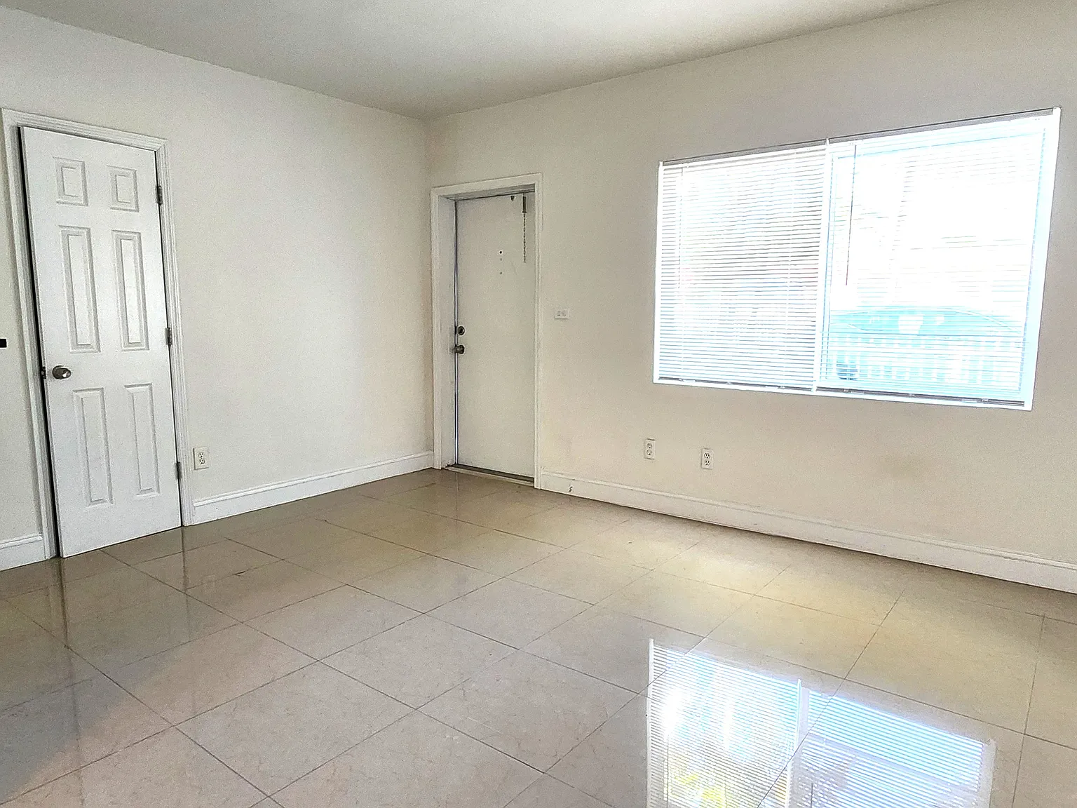 Studio, 400 sqft, $1,250 — Photo 2