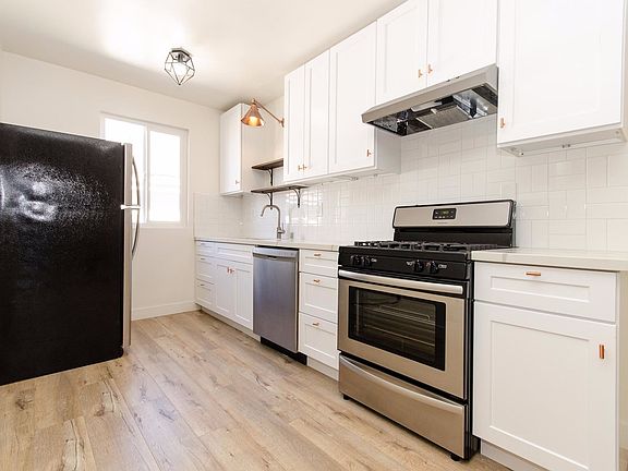 2nd image of 4575 W Maplewood Ave #10