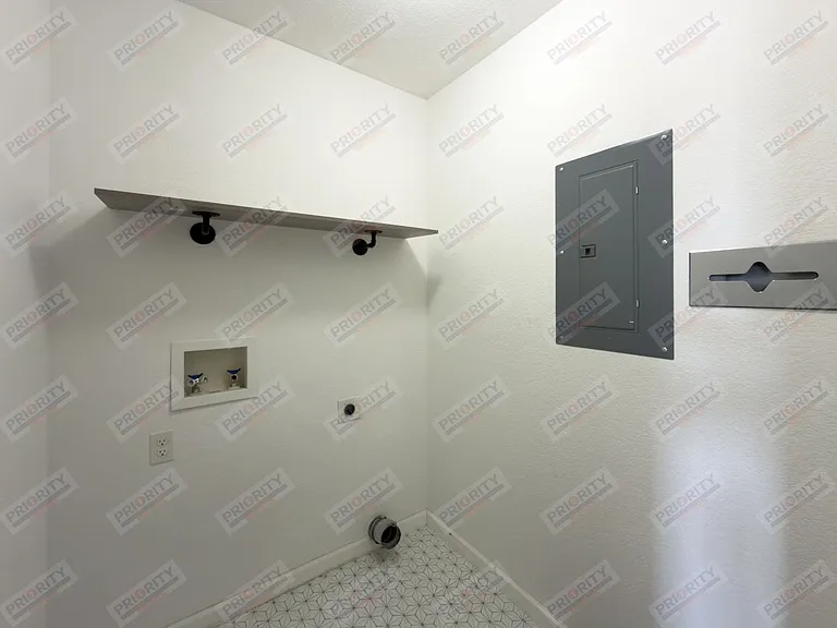 3301 Quacker Ave — Photo 16