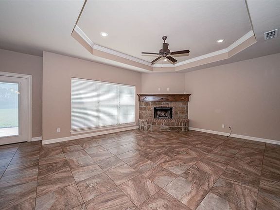 5th image of 504 Karabeth Ln
