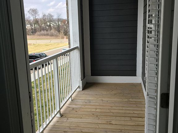 4th image of 724 Tosomock Cir #3-203