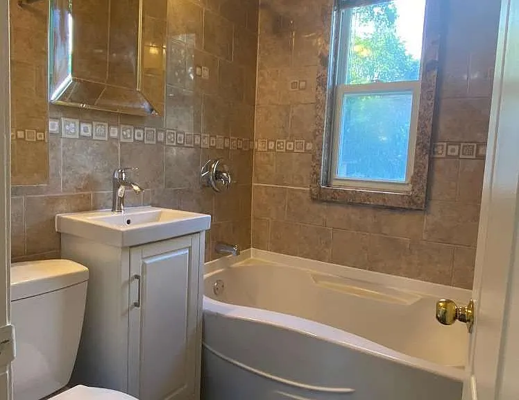 617 The Queensway #MAIN FL — Photo 4