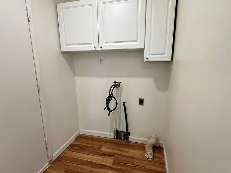 26 Newport Ln — Photo 15