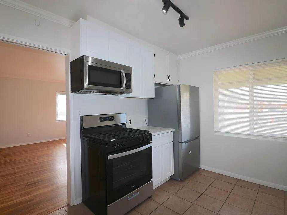 4746-4756 1/2 Point Loma Ave