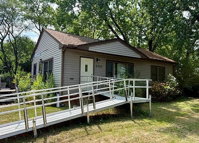 1st image of 2205 Brookview Dr