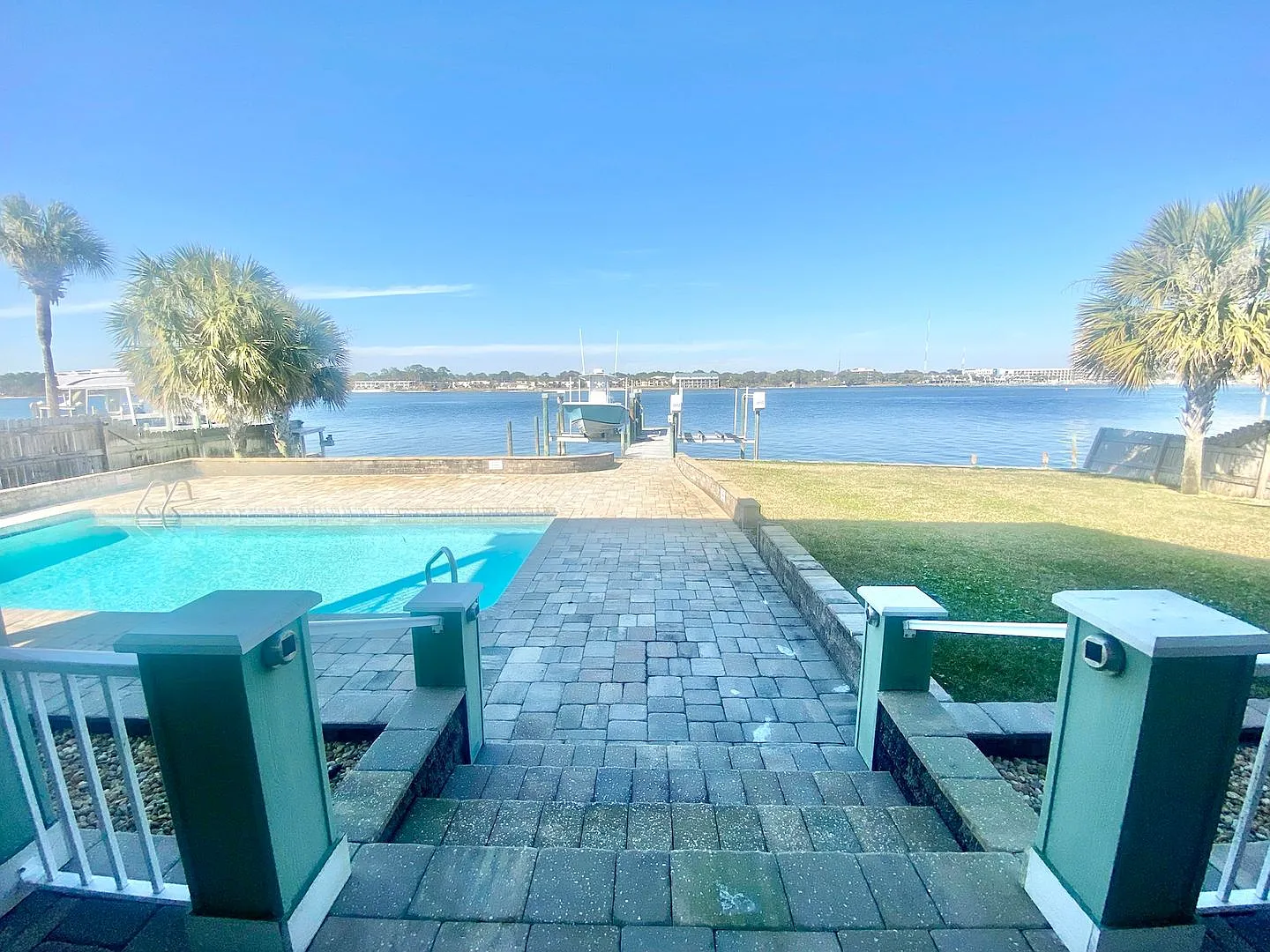 Wow! Beautiful 3 Bedroom Waterfront Fully Furnished Pool Home On Okaloosa Island! — Photo 1