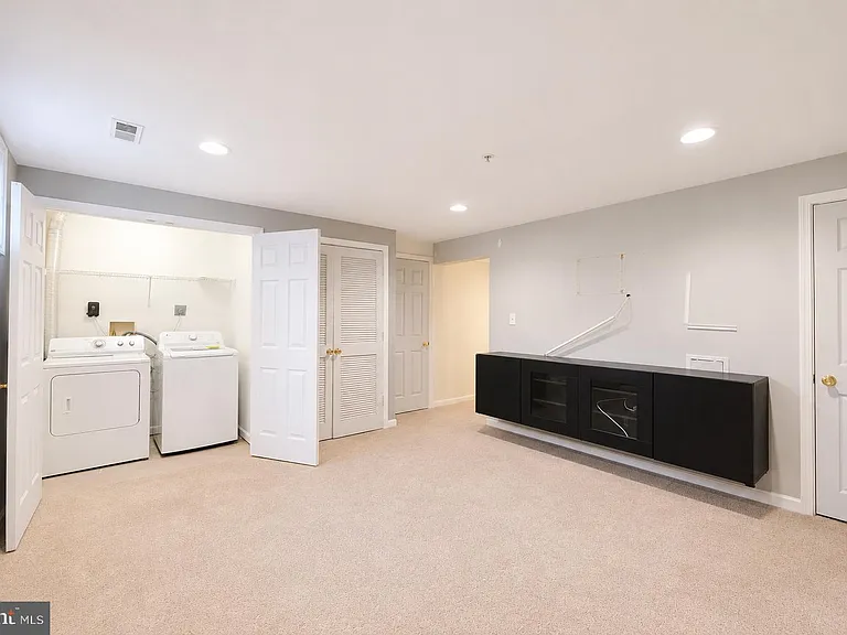 638 Villager Cir — Photo 15