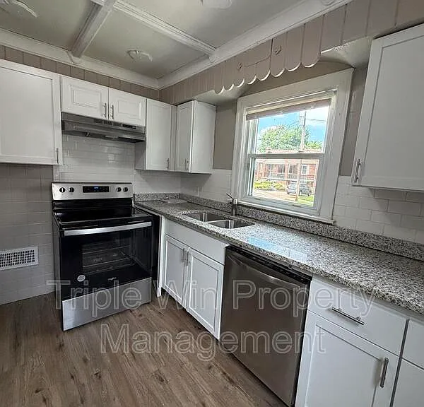 802 Rolwes Ave — Photo 15