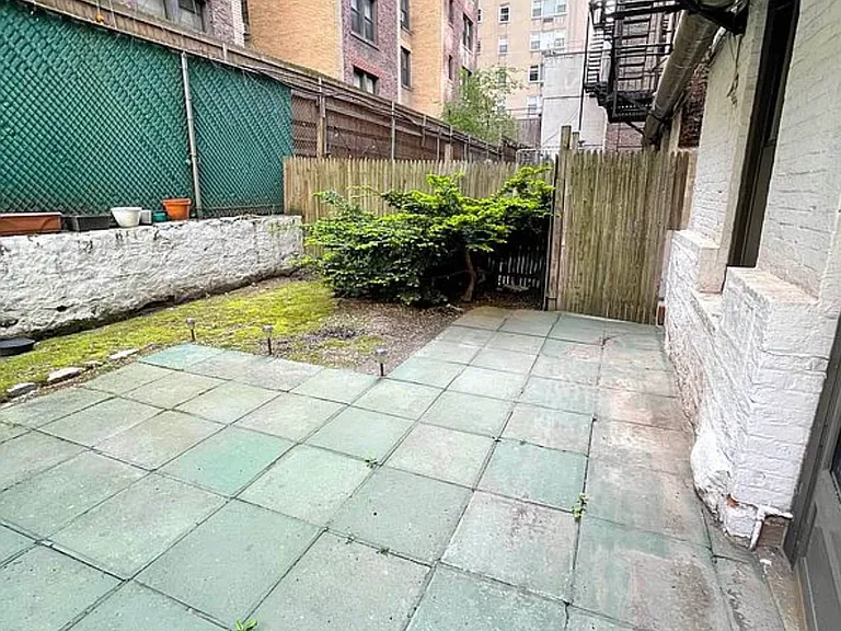 152 E 84th St #1F — Photo 10