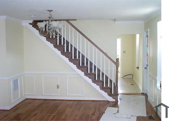 2nd image of 2407 Puget St