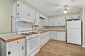 310 Alexander Dr — Photo 5