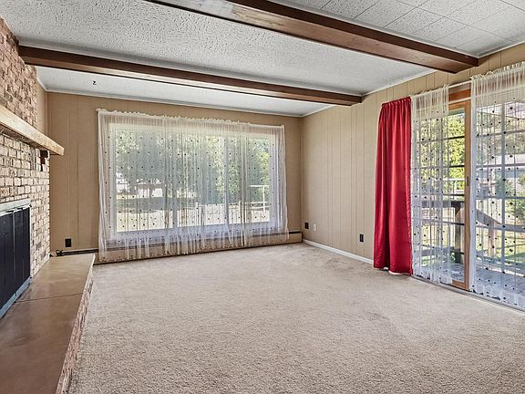 3rd image of 306 W Beryl St