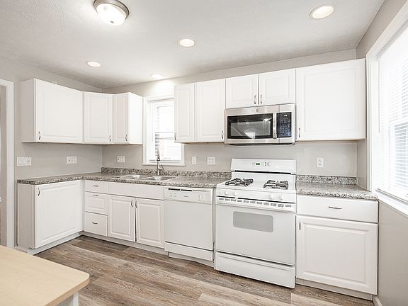 5th image of 24471 Hawthorne Dr